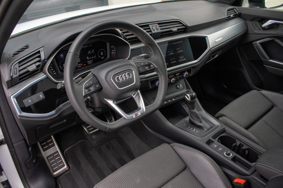 Audi Q3 Sportback 35 TFSI S line PANO CAMERA DODEHOEK CARPLAY