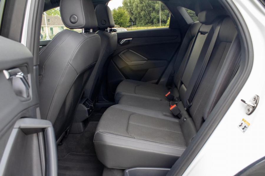 Audi Q3 Sportback 35 TFSI S line PANO CAMERA DODEHOEK CARPLAY