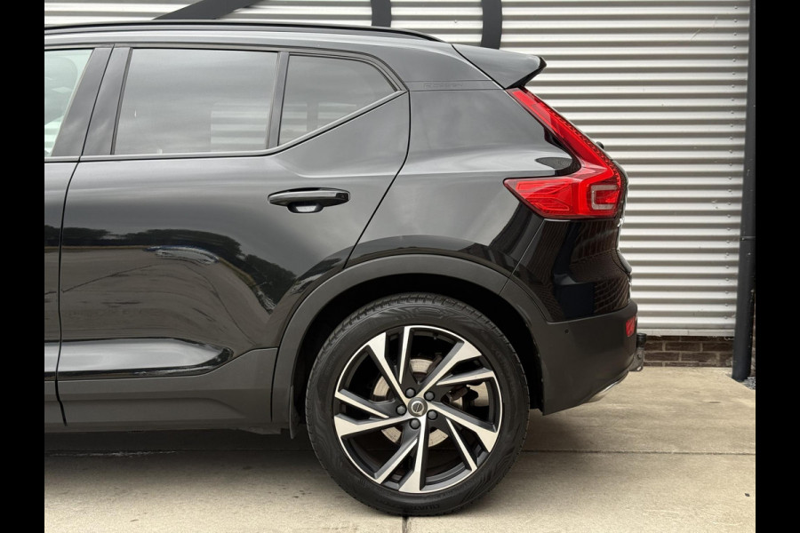 Volvo XC40 2.0 T5 AWD R-Design Intro Edition 1e Eigenaar|Pano|H&K|Camera|Trekhaak|Adap Cruise|Stuur+Stoel verw V+A|Carplay|Elek Achterklep|PDC V+A|N.A.P|APK tot 04-2027