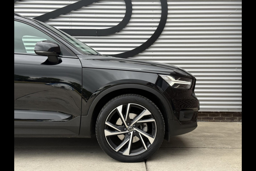 Volvo XC40 2.0 T5 AWD R-Design Intro Edition 1e Eigenaar|Pano|H&K|Camera|Trekhaak|Adap Cruise|Stuur+Stoel verw V+A|Carplay|Elek Achterklep|PDC V+A|N.A.P|APK tot 04-2027