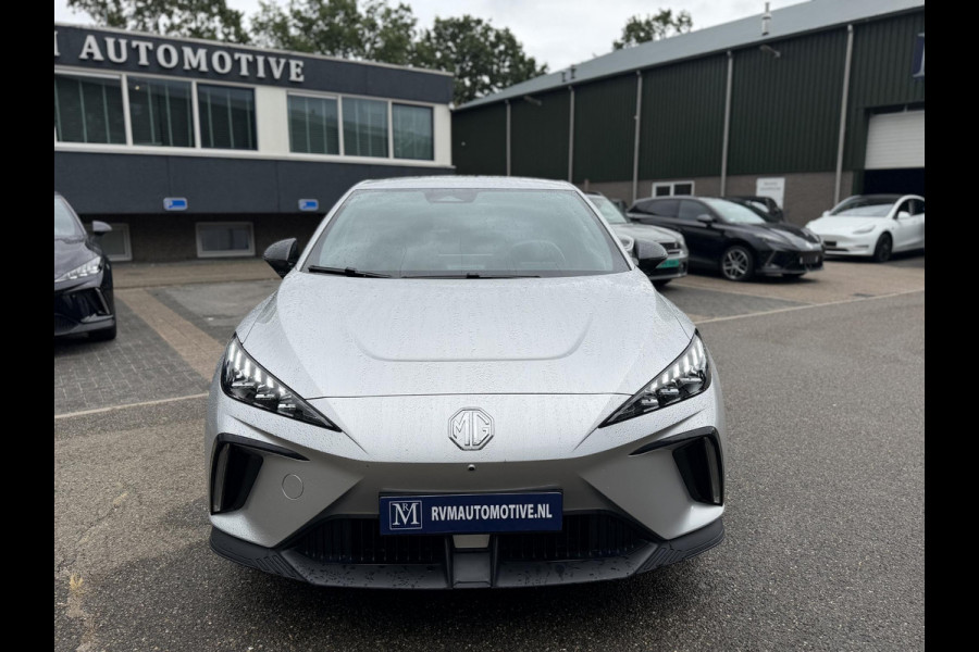 MG Mg4 electric Luxury 64 kWh MG GARANTIE T/M 07-2031| ELEK. STOEL| STOEL + STUURVERWARMING | KEYLESS|  DODE HOEK| VOL OPTIES