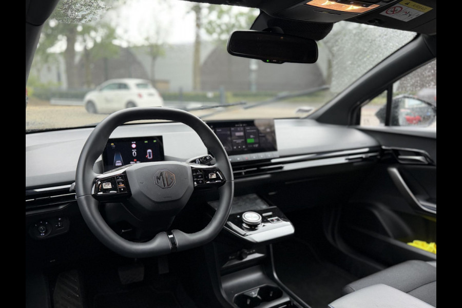 MG Mg4 electric Luxury 64 kWh | 360 CAMERA| 7 JAAR MG GARANTIE T/M 07-2031| ELEK. STOEL| DODE HOEK SENSOR| STOEL + STUURVERWARMING| ADAPTIVE CRUISE CONTROL |