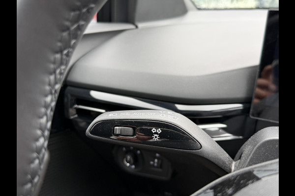 MG Mg4 electric Luxury 64 kWh | 360 CAMERA| 7 JAAR MG GARANTIE T/M 07-2031| ELEK. STOEL| DODE HOEK SENSOR| STOEL + STUURVERWARMING| ADAPTIVE CRUISE CONTROL |