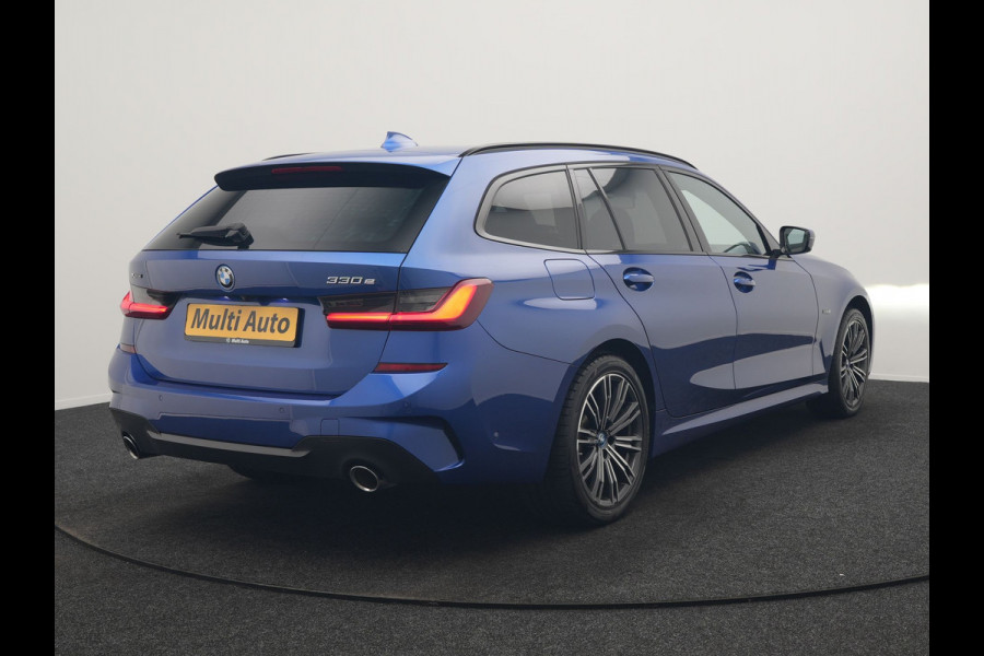 BMW 3 Serie Touring 330e xDrive M Sport PHEV 293pk Dealer O.H | Panodak | Head Up | Camera | Laser LED | Lederen Sportstoelen Memory & Verwarmd | Keyless | Cruise Control | BLIS | Apple Carplay | Virtual | Navigatie | DAB | 18"L.M | Plug In Hybrid |