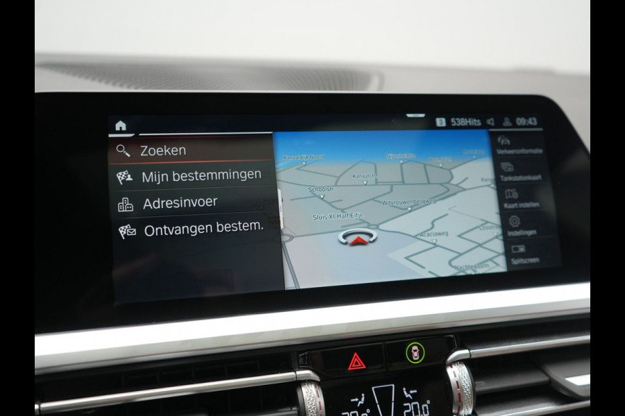 BMW 3 Serie Touring 330e xDrive M Sport PHEV 293pk Dealer O.H | Panodak | Head Up | Camera | Laser LED | Lederen Sportstoelen Memory & Verwarmd | Keyless | Cruise Control | BLIS | Apple Carplay | Virtual | Navigatie | DAB | 18"L.M | Plug In Hybrid |