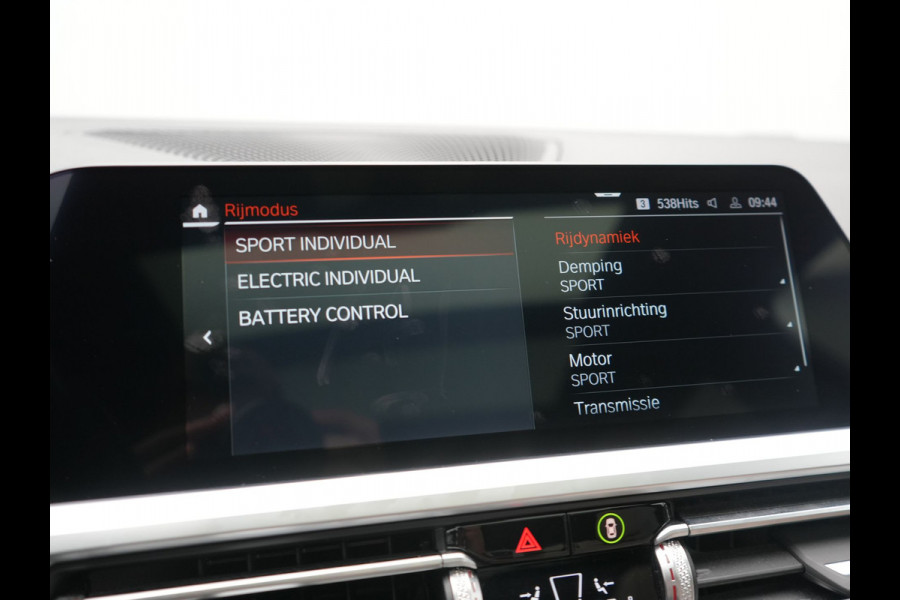 BMW 3 Serie Touring 330e xDrive M Sport PHEV 293pk Dealer O.H | Panodak | Head Up | Camera | Laser LED | Lederen Sportstoelen Memory & Verwarmd | Keyless | Cruise Control | BLIS | Apple Carplay | Virtual | Navigatie | DAB | 18"L.M | Plug In Hybrid |