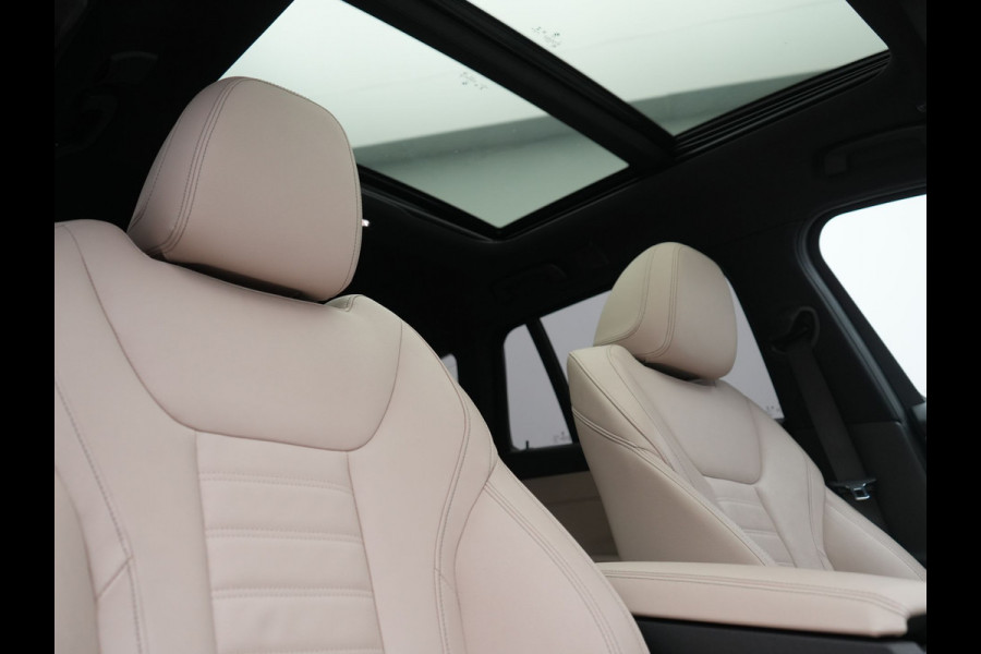 BMW 3 Serie Touring 330e xDrive M Sport PHEV 293pk Dealer O.H | Panodak | Head Up | Camera | Laser LED | Lederen Sportstoelen Memory & Verwarmd | Keyless | Cruise Control | BLIS | Apple Carplay | Virtual | Navigatie | DAB | 18"L.M | Plug In Hybrid |