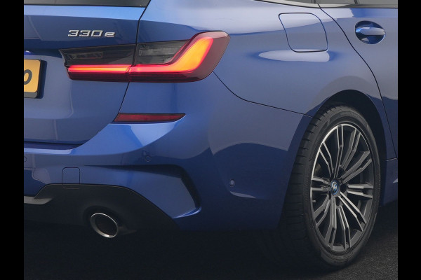 BMW 3 Serie Touring 330e xDrive M Sport PHEV 293pk Dealer O.H | Panodak | Head Up | Camera | Laser LED | Lederen Sportstoelen Memory & Verwarmd | Keyless | Cruise Control | BLIS | Apple Carplay | Virtual | Navigatie | DAB | 18"L.M | Plug In Hybrid |