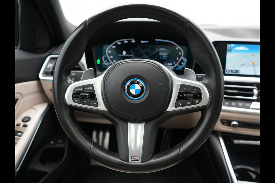 BMW 3 Serie Touring 330e xDrive M Sport PHEV 293pk Dealer O.H | Panodak | Head Up | Camera | Laser LED | Lederen Sportstoelen Memory & Verwarmd | Keyless | Cruise Control | BLIS | Apple Carplay | Virtual | Navigatie | DAB | 18"L.M | Plug In Hybrid |