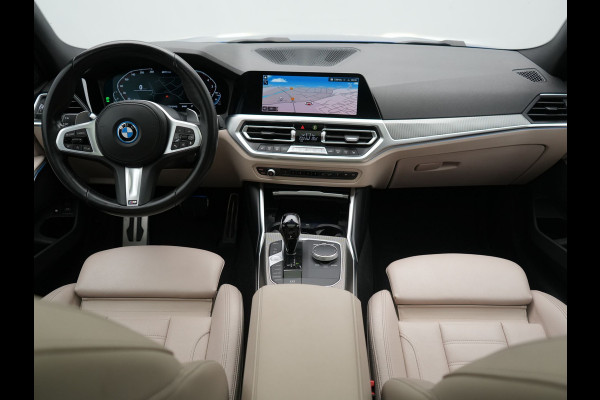 BMW 3 Serie Touring 330e xDrive M Sport PHEV 293pk Dealer O.H | Panodak | Head Up | Camera | Laser LED | Lederen Sportstoelen Memory & Verwarmd | Keyless | Cruise Control | BLIS | Apple Carplay | Virtual | Navigatie | DAB | 18"L.M | Plug In Hybrid |