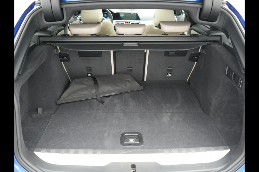 BMW 3 Serie Touring 330e xDrive M Sport PHEV 293pk Dealer O.H | Panodak | Head Up | Camera | Laser LED | Lederen Sportstoelen Memory & Verwarmd | Keyless | Cruise Control | BLIS | Apple Carplay | Virtual | Navigatie | DAB | 18"L.M | Plug In Hybrid |