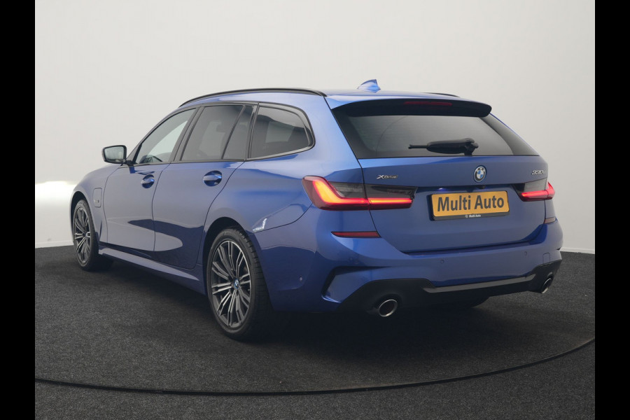 BMW 3 Serie Touring 330e xDrive M Sport PHEV 293pk Dealer O.H | Panodak | Head Up | Camera | Laser LED | Lederen Sportstoelen Memory & Verwarmd | Keyless | Cruise Control | BLIS | Apple Carplay | Virtual | Navigatie | DAB | 18"L.M | Plug In Hybrid |