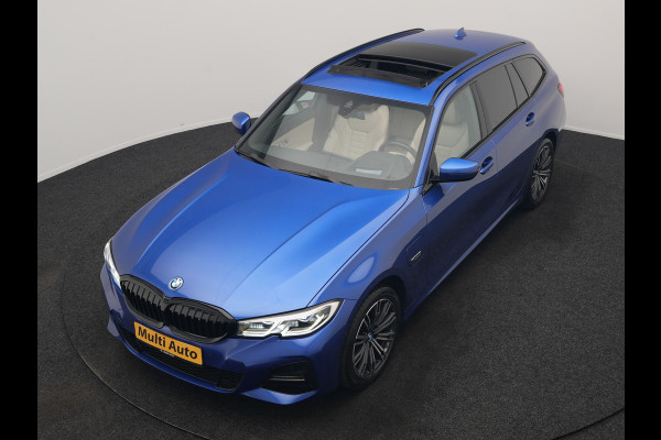 BMW 3 Serie Touring 330e xDrive M Sport PHEV 293pk Dealer O.H | Panodak | Head Up | Camera | Laser LED | Lederen Sportstoelen Memory & Verwarmd | Keyless | Cruise Control | BLIS | Apple Carplay | Virtual | Navigatie | DAB | 18"L.M | Plug In Hybrid |