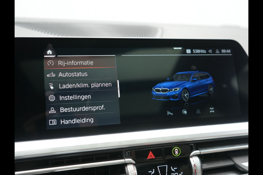 BMW 3 Serie Touring 330e xDrive M Sport PHEV 293pk Dealer O.H | Panodak | Head Up | Camera | Laser LED | Lederen Sportstoelen Memory & Verwarmd | Keyless | Cruise Control | BLIS | Apple Carplay | Virtual | Navigatie | DAB | 18"L.M | Plug In Hybrid |