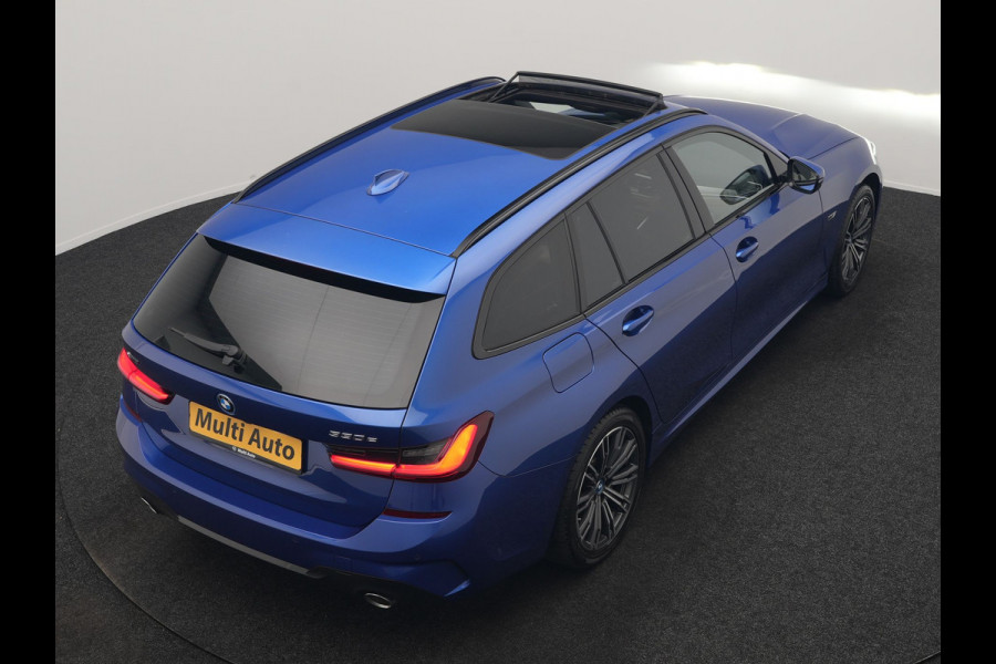 BMW 3 Serie Touring 330e xDrive M Sport PHEV 293pk Dealer O.H | Panodak | Head Up | Camera | Laser LED | Lederen Sportstoelen Memory & Verwarmd | Keyless | Cruise Control | BLIS | Apple Carplay | Virtual | Navigatie | DAB | 18"L.M | Plug In Hybrid |