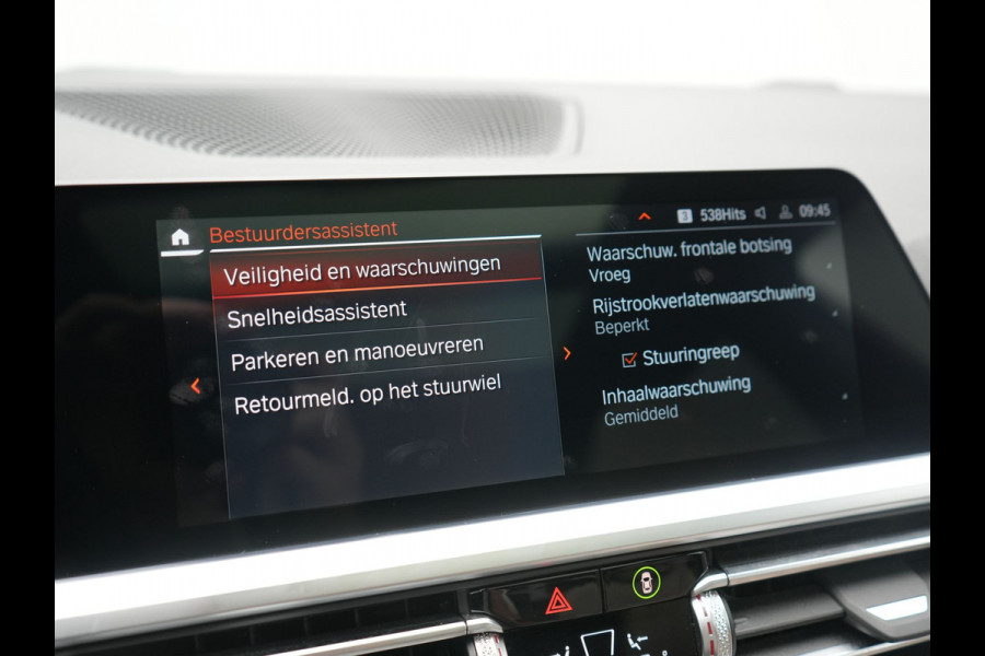 BMW 3 Serie Touring 330e xDrive M Sport PHEV 293pk Dealer O.H | Panodak | Head Up | Camera | Laser LED | Lederen Sportstoelen Memory & Verwarmd | Keyless | Cruise Control | BLIS | Apple Carplay | Virtual | Navigatie | DAB | 18"L.M | Plug In Hybrid |