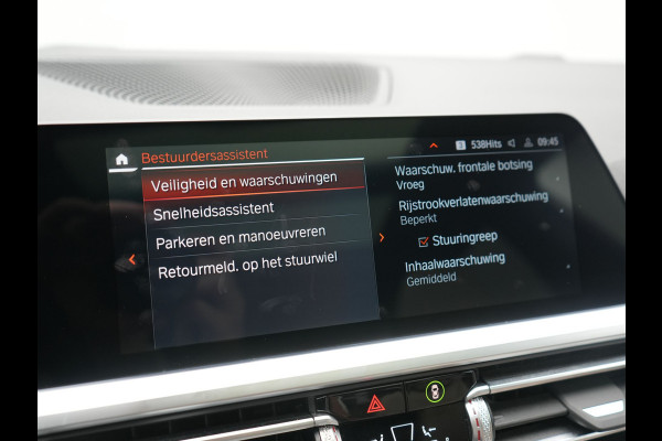 BMW 3 Serie Touring 330e xDrive M Sport PHEV 293pk Dealer O.H | Panodak | Head Up | Camera | Laser LED | Lederen Sportstoelen Memory & Verwarmd | Keyless | Cruise Control | BLIS | Apple Carplay | Virtual | Navigatie | DAB | 18"L.M | Plug In Hybrid |