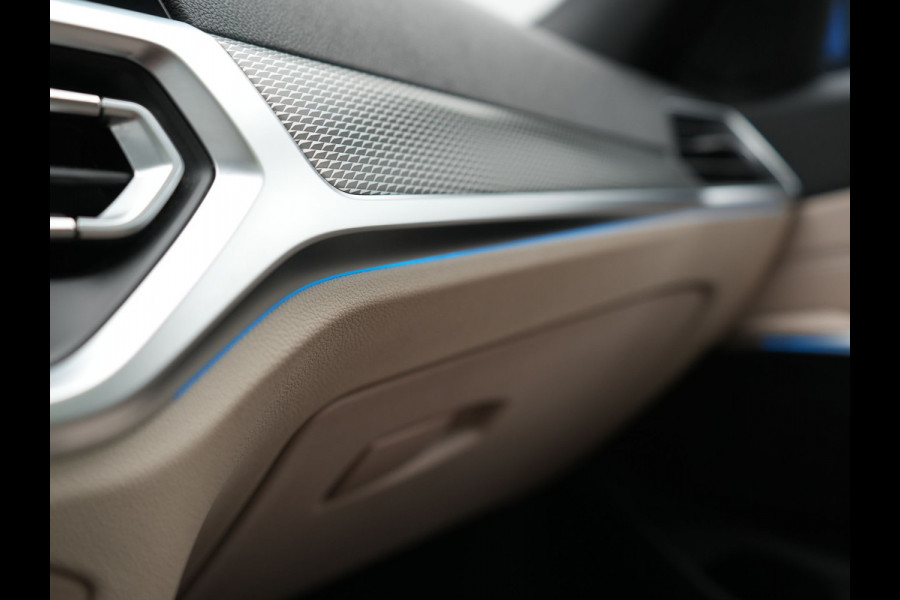 BMW 3 Serie Touring 330e xDrive M Sport PHEV 293pk Dealer O.H | Panodak | Head Up | Camera | Laser LED | Lederen Sportstoelen Memory & Verwarmd | Keyless | Cruise Control | BLIS | Apple Carplay | Virtual | Navigatie | DAB | 18"L.M | Plug In Hybrid |