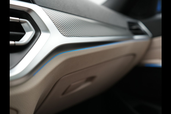 BMW 3 Serie Touring 330e xDrive M Sport PHEV 293pk Dealer O.H | Panodak | Head Up | Camera | Laser LED | Lederen Sportstoelen Memory & Verwarmd | Keyless | Cruise Control | BLIS | Apple Carplay | Virtual | Navigatie | DAB | 18"L.M | Plug In Hybrid |