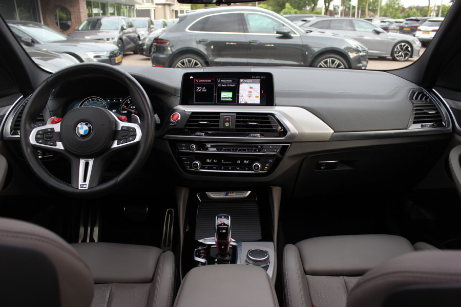 BMW X3 M / Trekhaak / Panoramadak / 360Camera / Head-up / Leder / Harman Kardon / 20'' / Stoelverwarming / Dodehoek / DAB / ACC