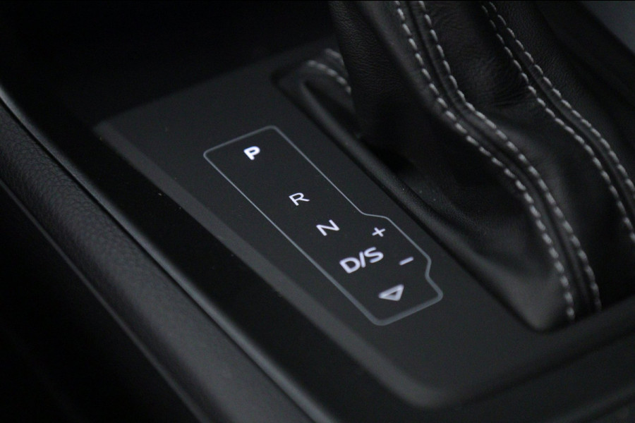 Audi Q3 45 TFSI e 3X S-Line /PANO/CARPLAY/KEYLES/STOELV/BOMVOL