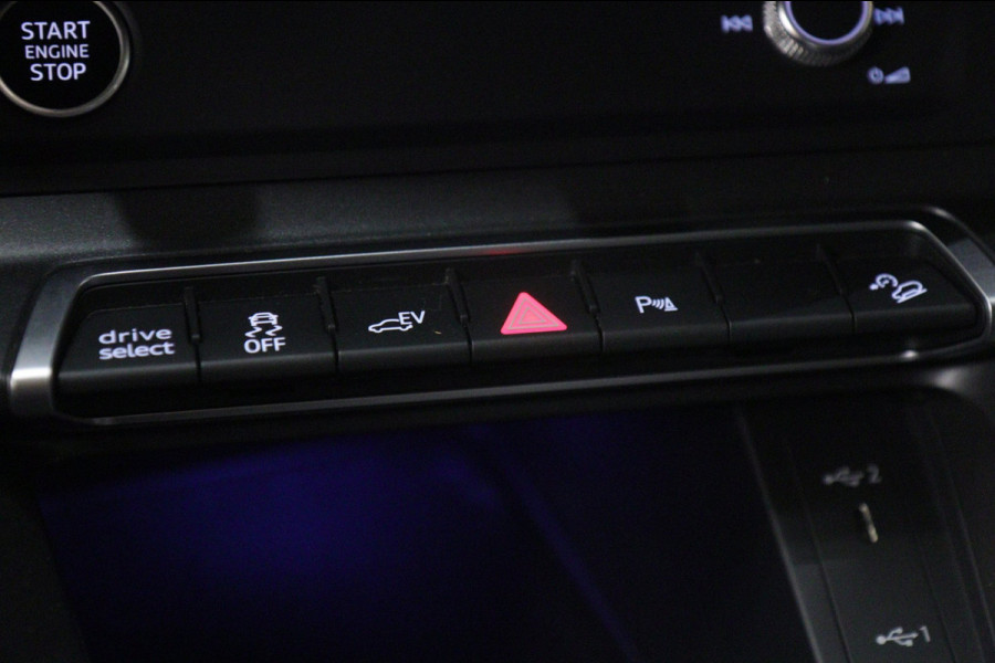 Audi Q3 45 TFSI e 3X S-Line /PANO/CARPLAY/KEYLES/STOELV/BOMVOL