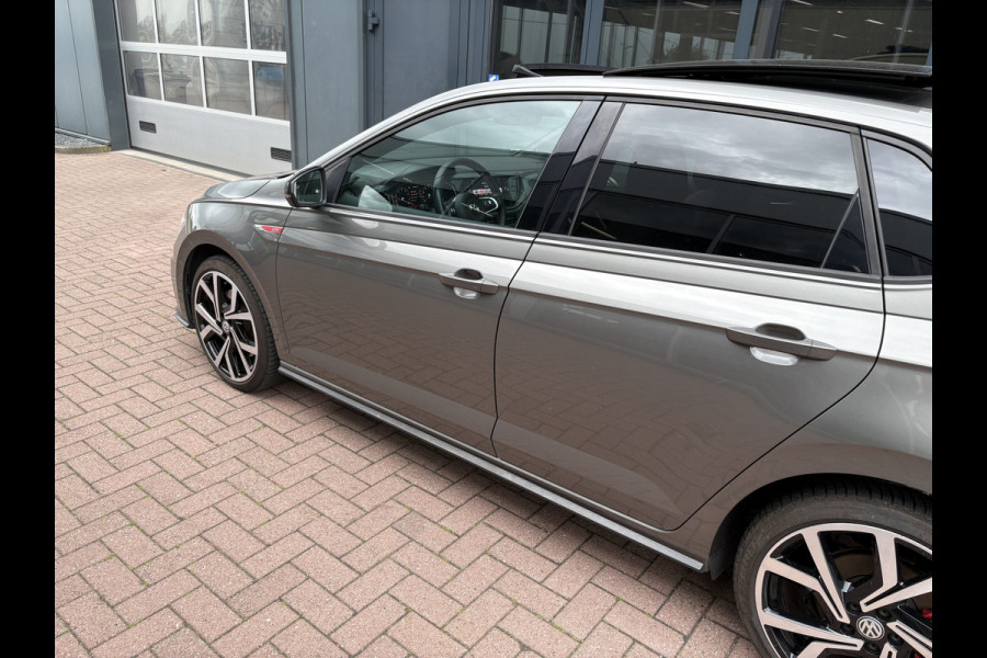 Volkswagen Polo 2.0 TSi 200pk GTi DSG 5-drs. SCHUIFDAK/BEATS/KEYLESS/CAMERA/DODEHOEK/1E EIGENAAR!