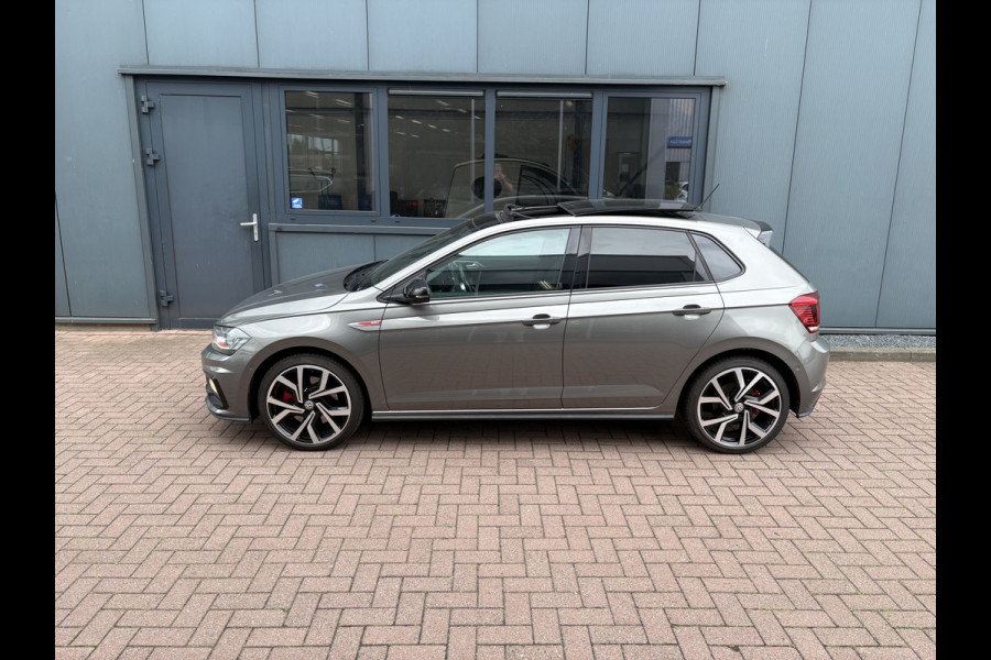 Volkswagen Polo 2.0 TSi 200pk GTi DSG 5-drs. SCHUIFDAK/BEATS/KEYLESS/CAMERA/DODEHOEK/1E EIGENAAR!