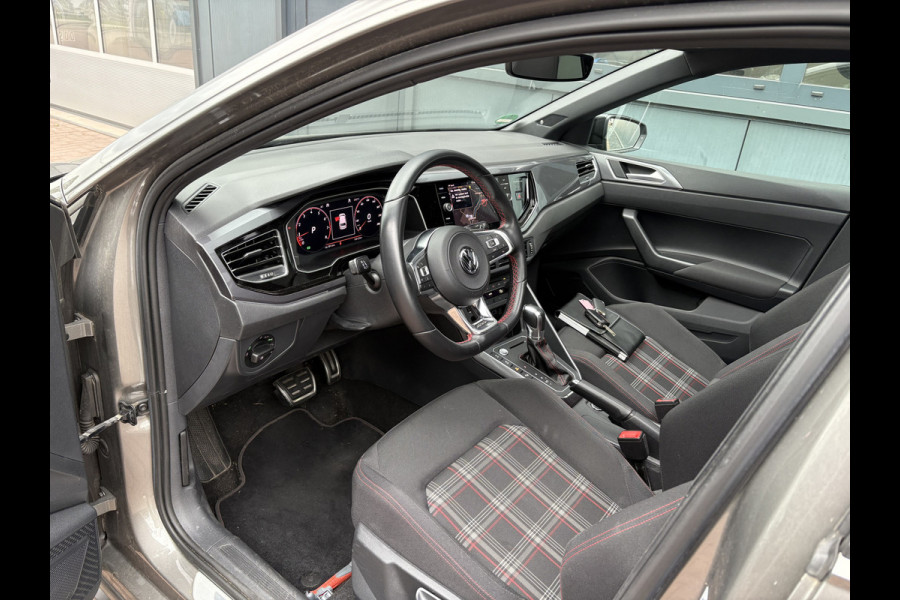 Volkswagen Polo 2.0 TSi 200pk GTi DSG 5-drs. SCHUIFDAK/BEATS/KEYLESS/CAMERA/DODEHOEK/1E EIGENAAR!