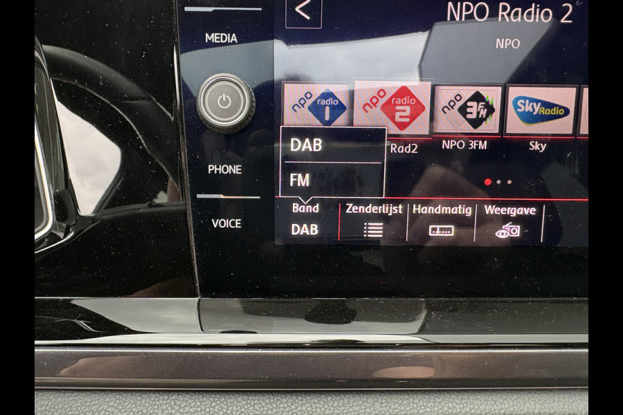 Volkswagen Polo 2.0 TSi 200pk GTi DSG 5-drs. SCHUIFDAK/BEATS/KEYLESS/CAMERA/DODEHOEK/1E EIGENAAR!