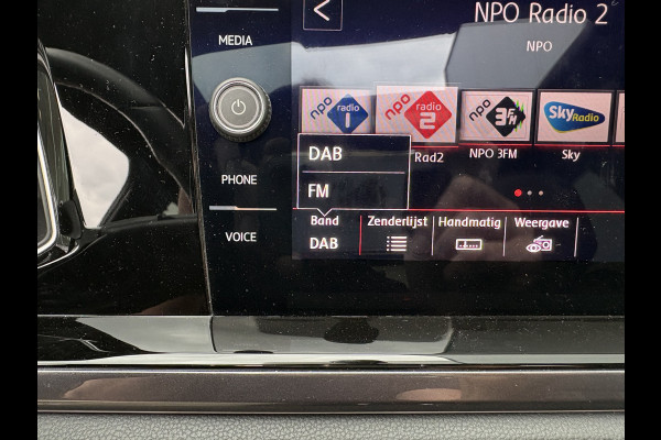 Volkswagen Polo 2.0 TSi 200pk GTi DSG 5-drs. SCHUIFDAK/BEATS/KEYLESS/CAMERA/DODEHOEK/1E EIGENAAR!