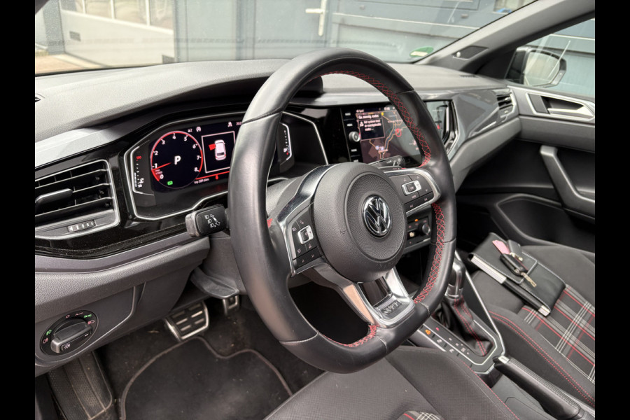 Volkswagen Polo 2.0 TSi 200pk GTi DSG 5-drs. SCHUIFDAK/BEATS/KEYLESS/CAMERA/DODEHOEK/1E EIGENAAR!