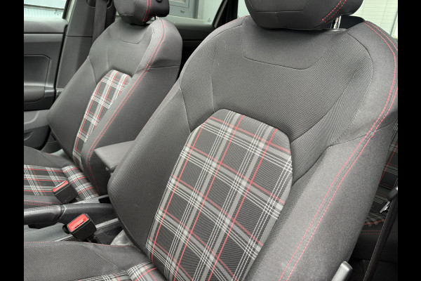 Volkswagen Polo 2.0 TSi 200pk GTi DSG 5-drs. SCHUIFDAK/BEATS/KEYLESS/CAMERA/DODEHOEK/1E EIGENAAR!