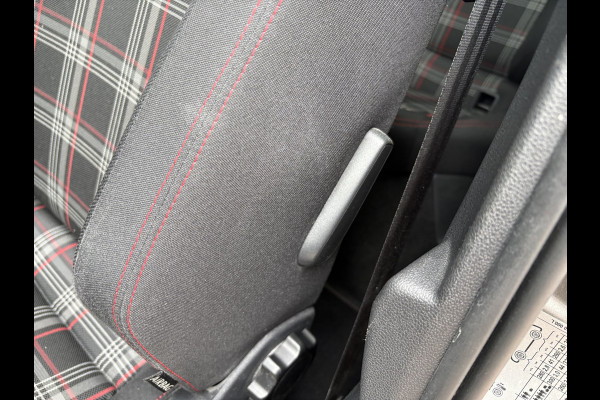 Volkswagen Polo 2.0 TSi 200pk GTi DSG 5-drs. SCHUIFDAK/BEATS/KEYLESS/CAMERA/DODEHOEK/1E EIGENAAR!