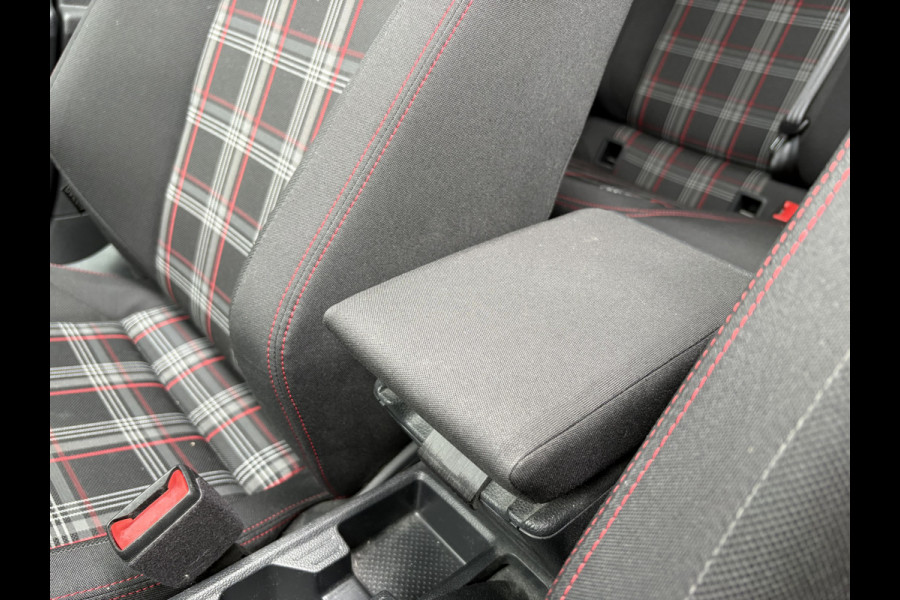 Volkswagen Polo 2.0 TSi 200pk GTi DSG 5-drs. SCHUIFDAK/BEATS/KEYLESS/CAMERA/DODEHOEK/1E EIGENAAR!