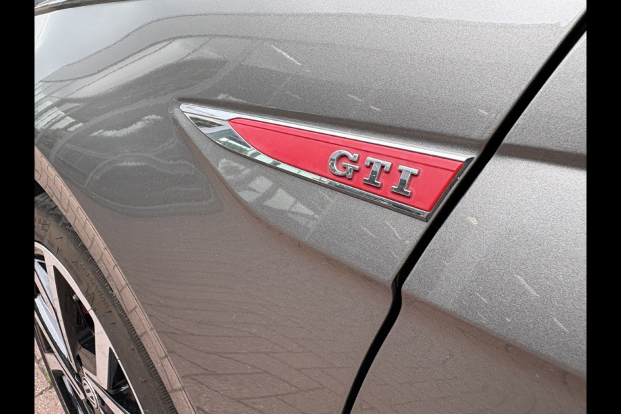 Volkswagen Polo 2.0 TSi 200pk GTi DSG 5-drs. SCHUIFDAK/BEATS/KEYLESS/CAMERA/DODEHOEK/1E EIGENAAR!