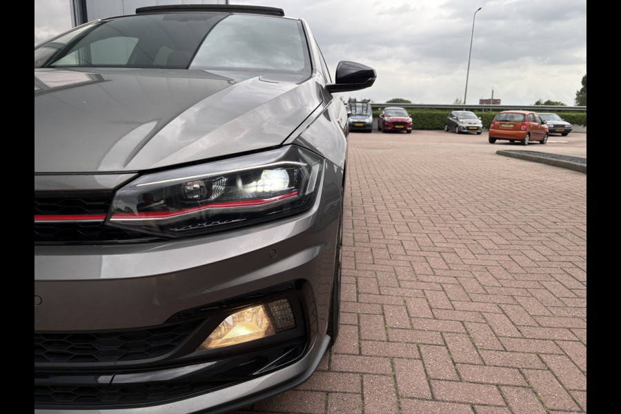 Volkswagen Polo 2.0 TSi 200pk GTi DSG 5-drs. SCHUIFDAK/BEATS/KEYLESS/CAMERA/DODEHOEK/1E EIGENAAR!