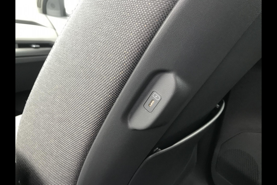 Kia EV3 Air 58.3 kWh 7 JAAR GARANTIE