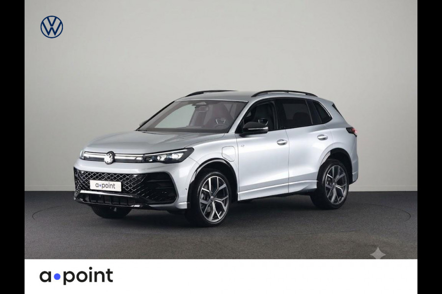 Volkswagen Tiguan 1.5 eHybrid R-Line Edition 204 pk Automaat (DSG) | Verlengde garantie | Navigatie | Trekhaak (wegklapbaar) | Parkeersensoren (Park assist) | Rondomzicht camera | Black Style pakket | R-Line |