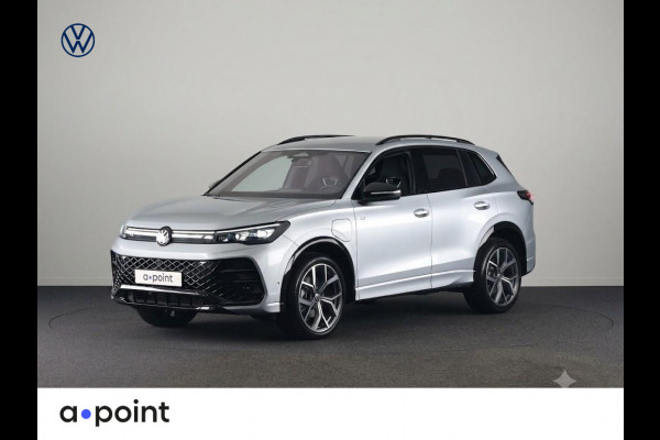 Volkswagen Tiguan 1.5 eHybrid R-Line Edition 204 pk Automaat (DSG) | Verlengde garantie | Navigatie | Trekhaak (wegklapbaar) | Parkeersensoren (Park assist) | Rondomzicht camera | Black Style pakket | R-Line |