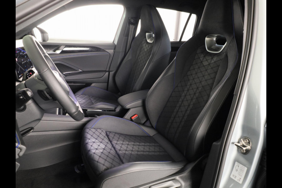 Volkswagen Tiguan 1.5 eHybrid R-Line Edition 204 pk Automaat (DSG) | Verlengde garantie | Navigatie | Trekhaak (wegklapbaar) | Parkeersensoren (Park assist) | Rondomzicht camera | Black Style pakket | R-Line |