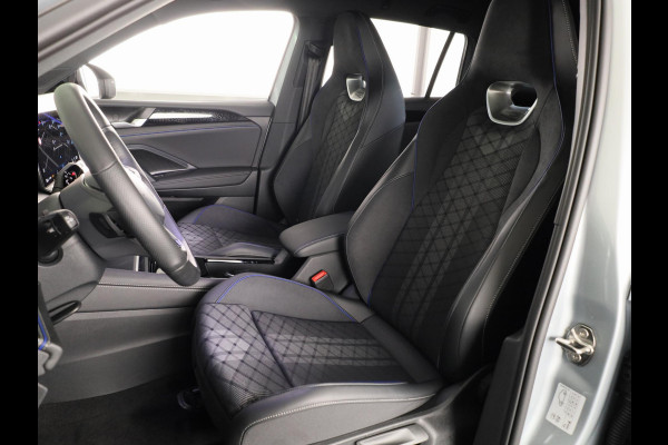 Volkswagen Tiguan 1.5 eHybrid R-Line Edition 204 pk Automaat (DSG) | Verlengde garantie | Navigatie | Trekhaak (wegklapbaar) | Parkeersensoren (Park assist) | Rondomzicht camera | Black Style pakket | R-Line |