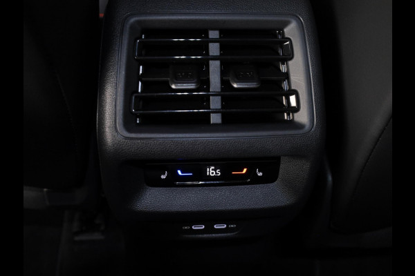 Volkswagen Tiguan 1.5 eHybrid R-Line Edition 204 pk Automaat (DSG) | Verlengde garantie | Navigatie | Trekhaak (wegklapbaar) | Parkeersensoren (Park assist) | Rondomzicht camera | Black Style pakket | R-Line |