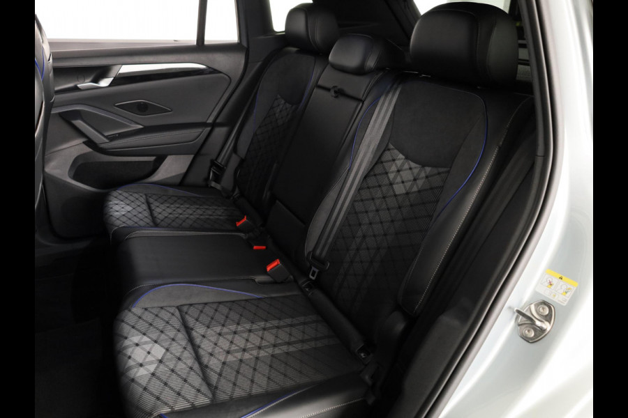 Volkswagen Tiguan 1.5 eHybrid R-Line Edition 204 pk Automaat (DSG) | Verlengde garantie | Navigatie | Trekhaak (wegklapbaar) | Parkeersensoren (Park assist) | Rondomzicht camera | Black Style pakket | R-Line |