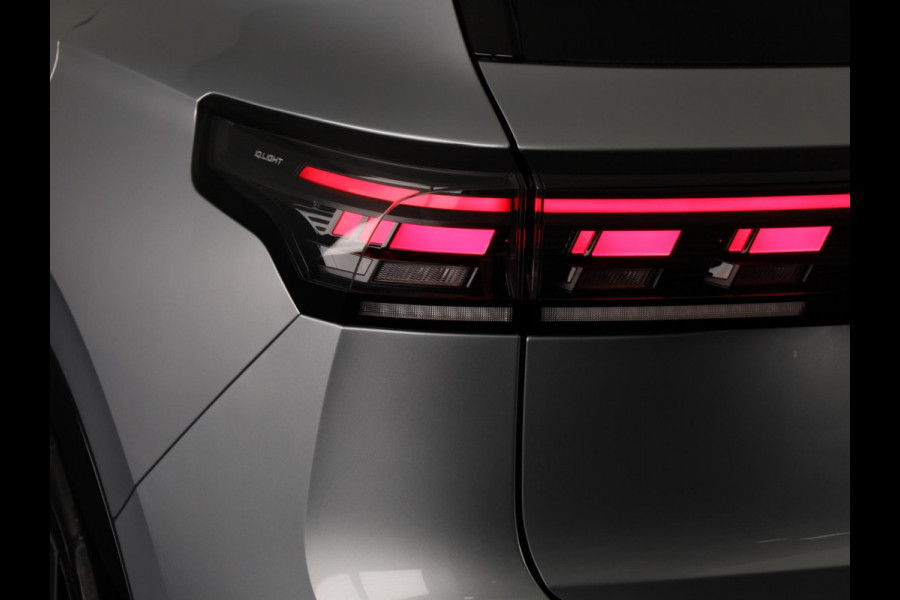 Volkswagen Tiguan 1.5 eHybrid R-Line Edition 204 pk Automaat (DSG) | Verlengde garantie | Navigatie | Trekhaak (wegklapbaar) | Parkeersensoren (Park assist) | Rondomzicht camera | Black Style pakket | R-Line |