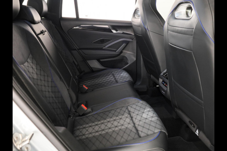 Volkswagen Tiguan 1.5 eHybrid R-Line Edition 204 pk Automaat (DSG) | Verlengde garantie | Navigatie | Trekhaak (wegklapbaar) | Parkeersensoren (Park assist) | Rondomzicht camera | Black Style pakket | R-Line |