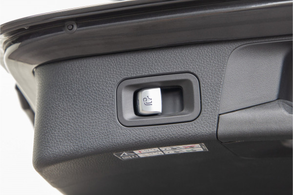 Mercedes-Benz C-Klasse Estate 300 e AMG Nightpakket, Digital Cockpit, Trekhaak, Facelift