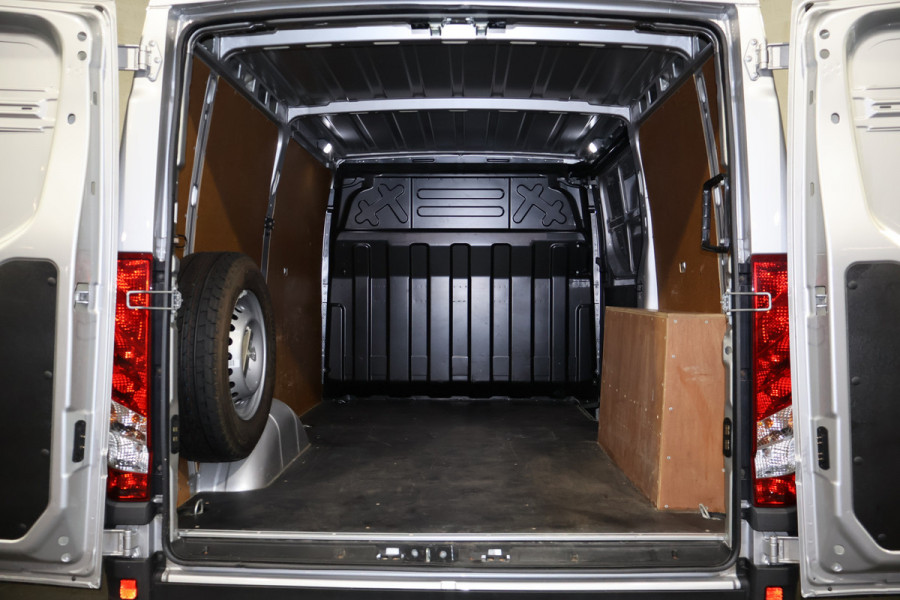 Iveco Daily 35S18 3.0 Hi-Matic Automaat 3.5T Trekhaak