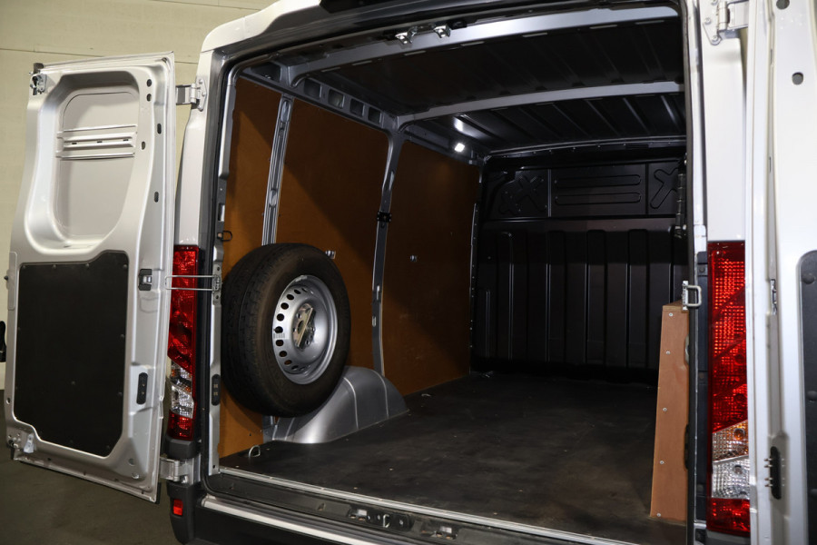 Iveco Daily 35S18 3.0 Hi-Matic Automaat 3.5T Trekhaak