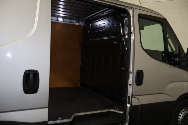 Iveco Daily 35S18 3.0 Hi-Matic Automaat 3.5T Trekhaak